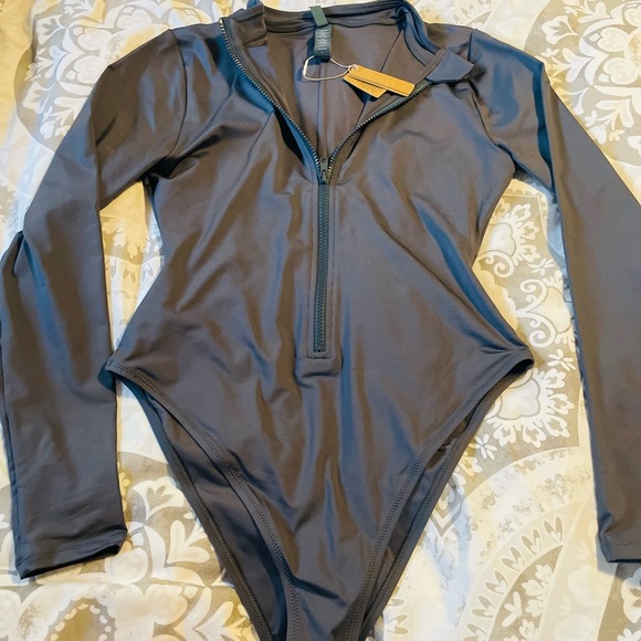 Skims swim suit - Picture 4 of 9